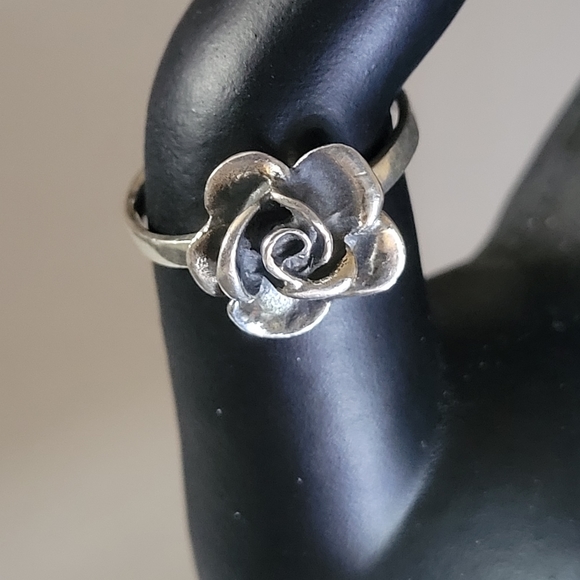 Solid 925 Silver Rose Ring - Picture 3 of 3